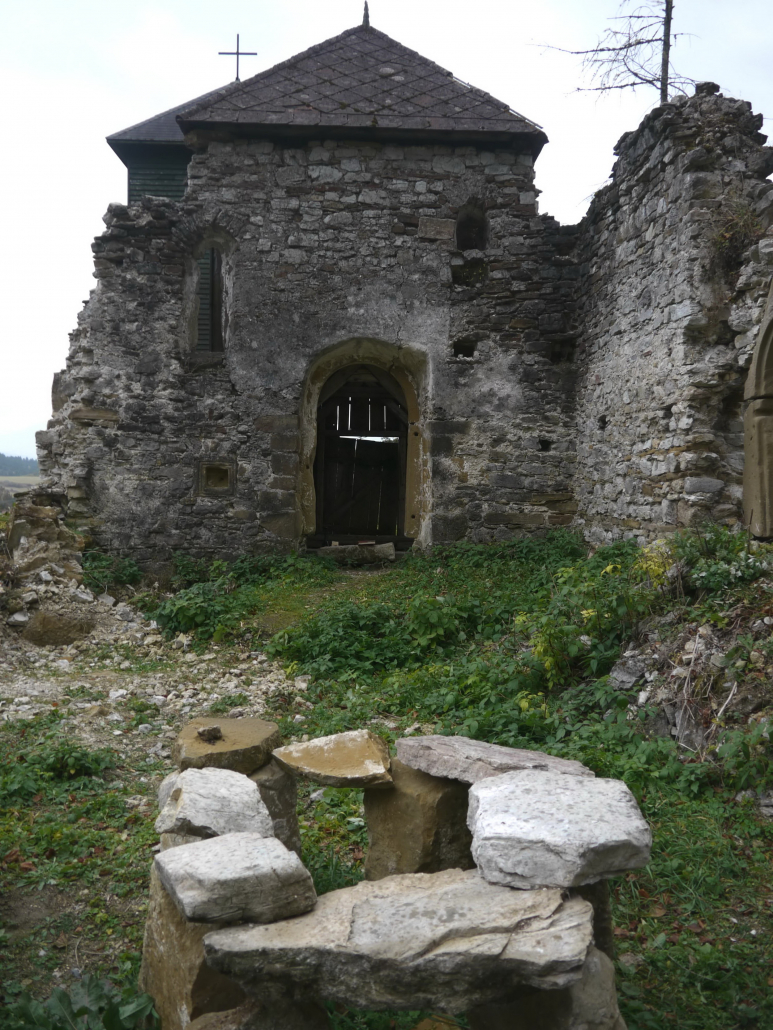 2011 Zrúcanina kostola Liptovská Anna vyčistená Obnova s.r.o.